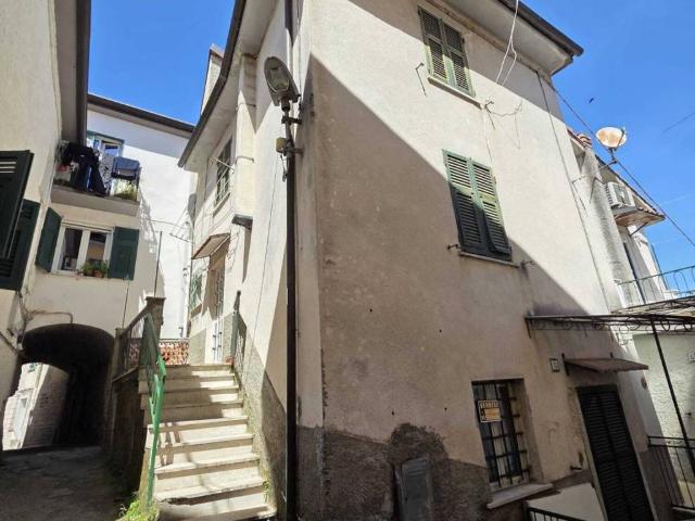 Appartamento in vendita a Follo Alto, Follo
