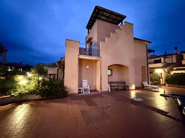 Villa Schiera in vendita a Follonica, Toscana