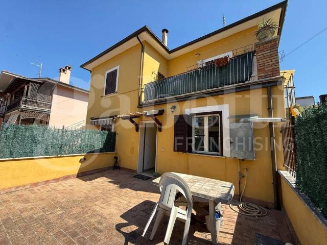 Appartamento in vendita a Tor Lupara, Roma Capitale