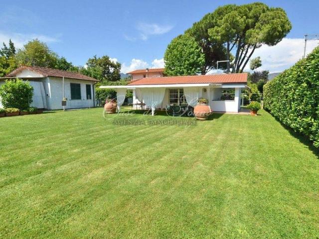 Appartamento in vendita a Roma Imperiale, Forte Dei Marmi