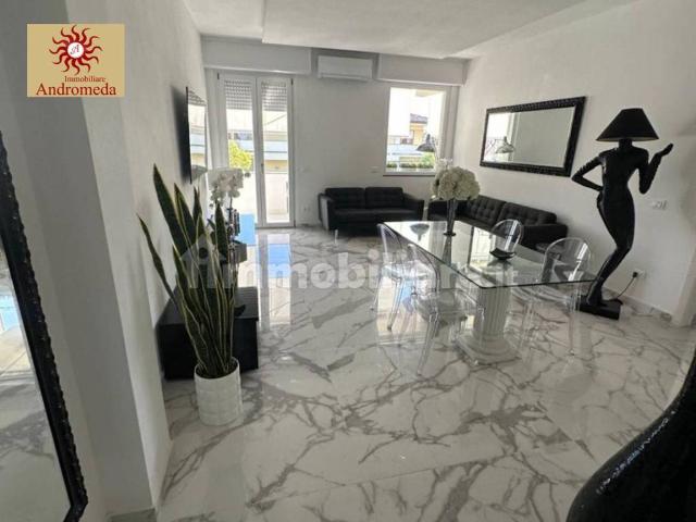 Appartamento in vendita a Vittoria Apuana, Forte Dei Marmi