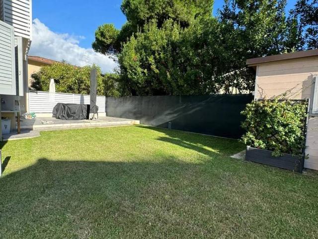 Appartamento in vendita a Vittoria Apuana, Forte Dei Marmi