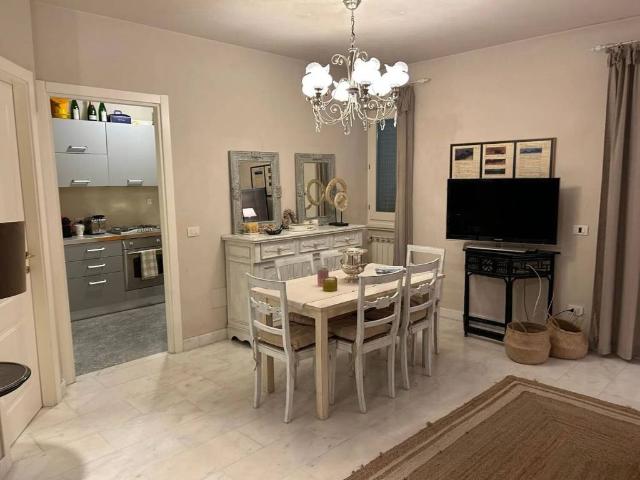 Appartamento in vendita a Roma Imperiale, Forte Dei Marmi