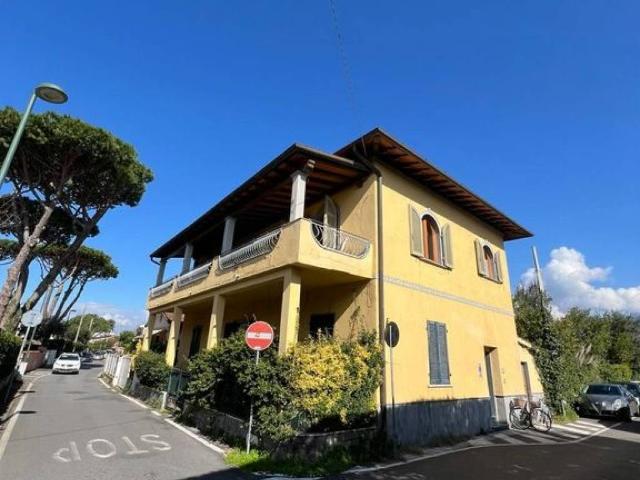 Appartamento in vendita a Roma Imperiale, Forte Dei Marmi