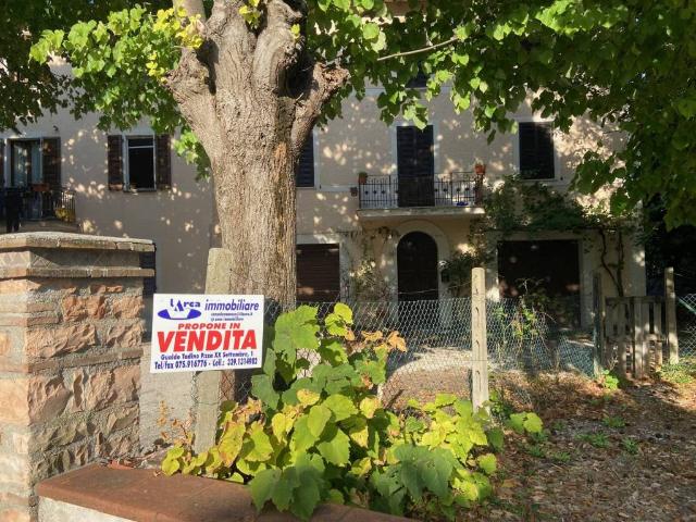 Appartamento in vendita a Fossato Di Vico, Umbria