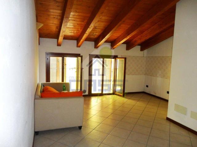 Appartamento in vendita a Gadesco Pieve Delmona, Lombardia