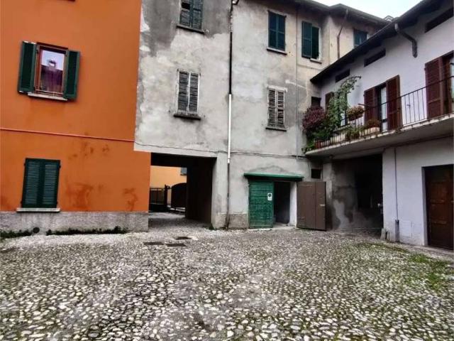 Appartamento in vendita a Galbiate, Lombardia