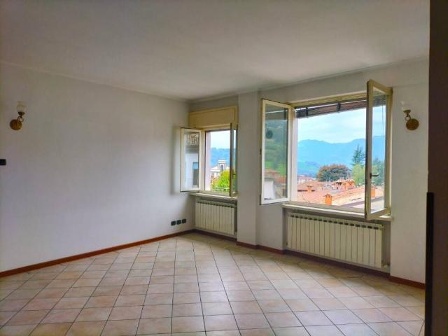 Appartamento in vendita a Gandino, Lombardia