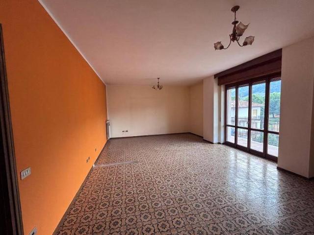 Appartamento in vendita a Gandino, Lombardia