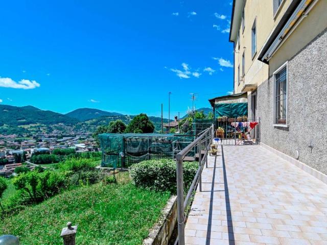 Appartamento in vendita a Gandino, Lombardia