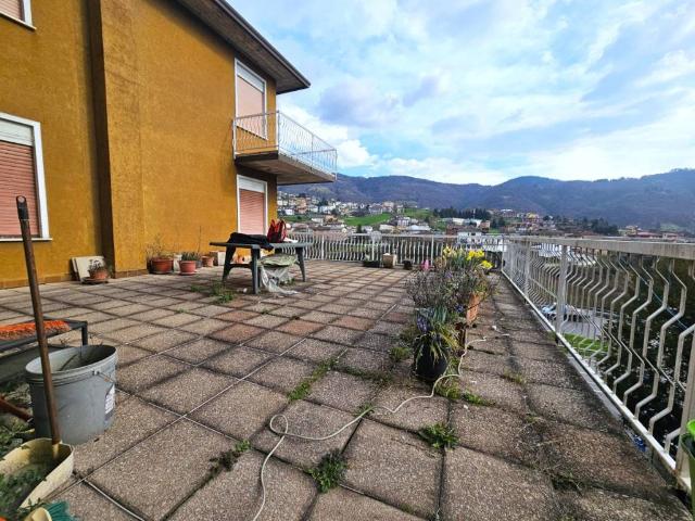 Appartamento in vendita a Leffe, Lombardia