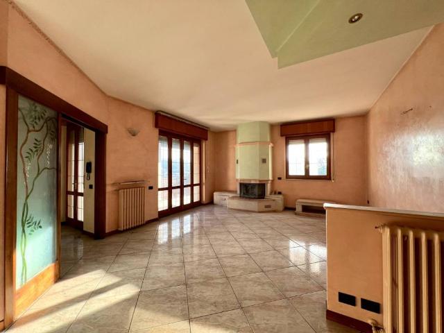 Appartamento in vendita a Gandino, Lombardia