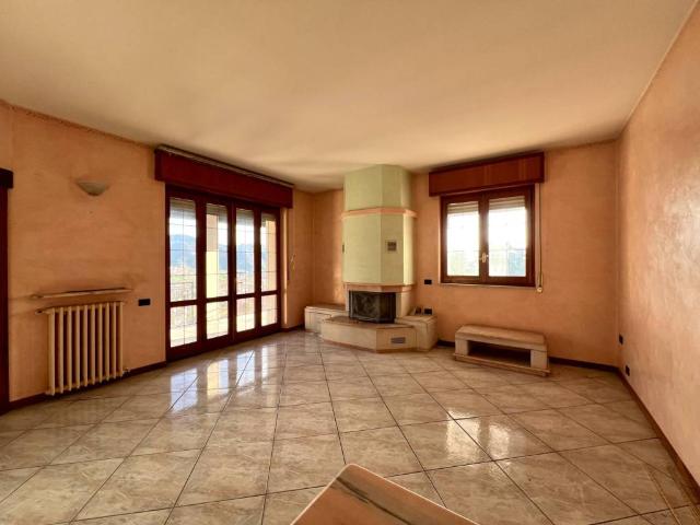 Appartamento in vendita a Gandino, Lombardia