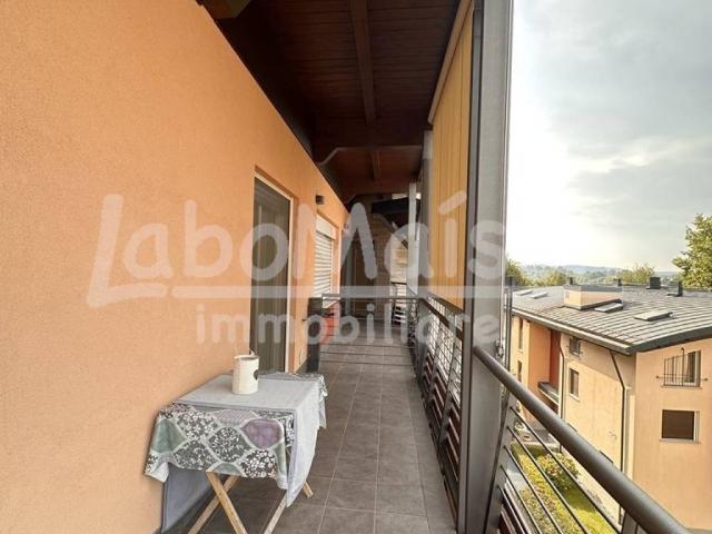 Appartamento in vendita a Gavirate, Varese