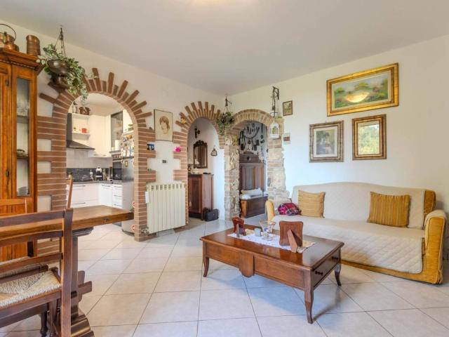 Appartamento in vendita a Bivio Di Ravi, Toscana