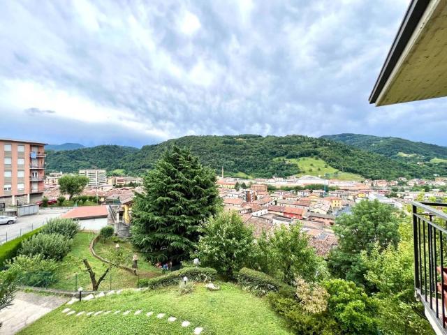 Appartamento in vendita a Gazzaniga, Lombardia
