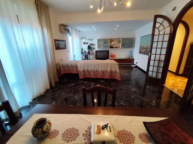 Appartamento in vendita a Centro Ovest, Serra Riccò