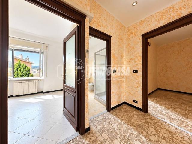 Appartamento in vendita a Sestri Ponente, Genova