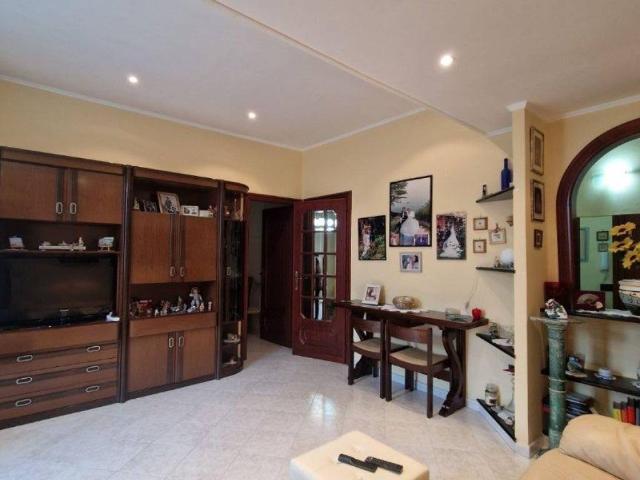 Appartamento in vendita a Centro Ovest, Serra Riccò