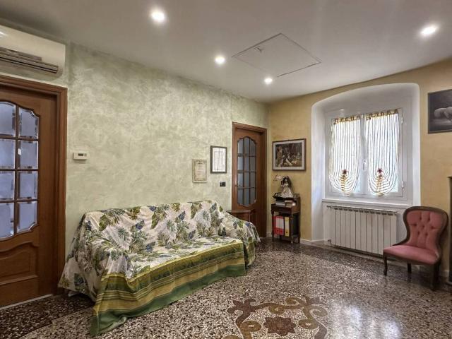Appartamento in vendita a Centro Ovest, Serra Riccò