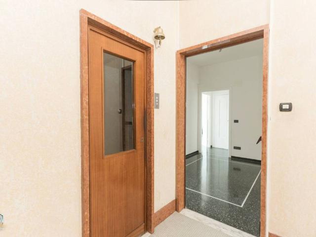 Appartamento in vendita a Oregina, Genova