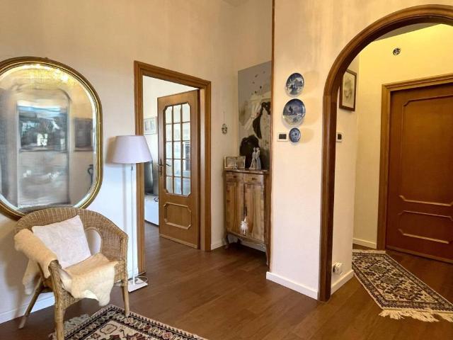 Appartamento in vendita a Centro Ovest, Serra Riccò