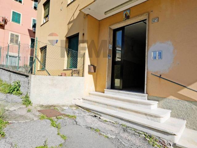 Appartamento in vendita a Fegino, Genova