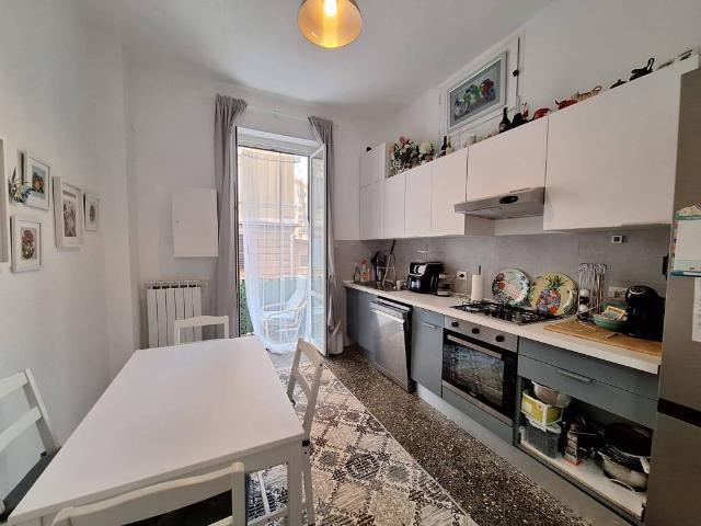Appartamento in vendita a Bolzaneto, Genova