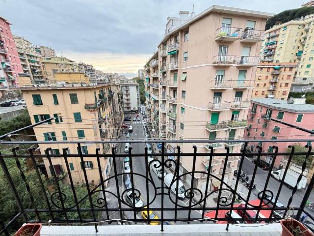 Appartamento in vendita a Quezzi, Genova