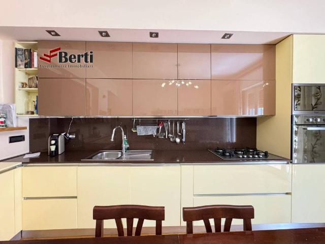 Appartamento in vendita a Centro Ovest, Serra Riccò