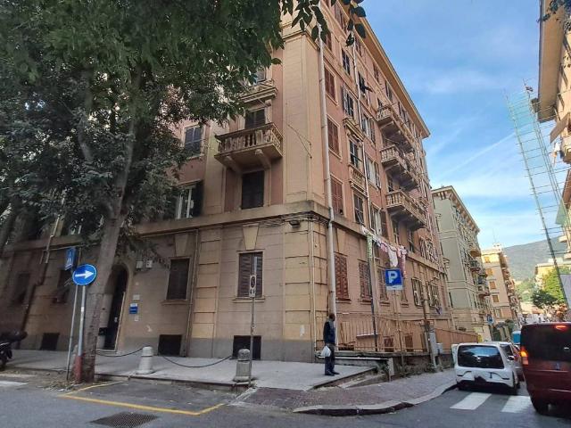 Appartamento in vendita a Bolzaneto, Genova