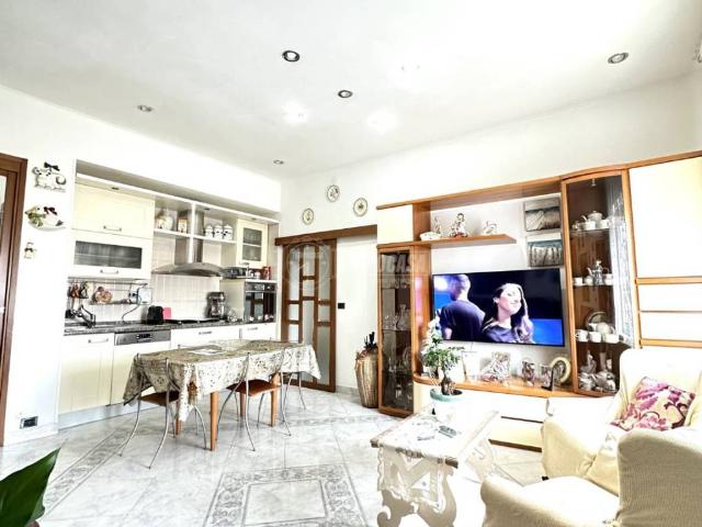 Appartamento in vendita a Centro Ovest, Serra Riccò