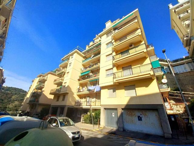 Appartamento in vendita a Oregina, Genova