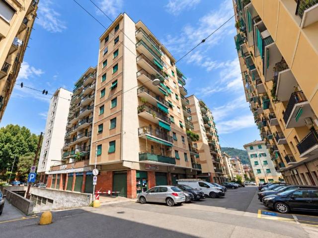 Appartamento in vendita a Sestri Ponente, Genova