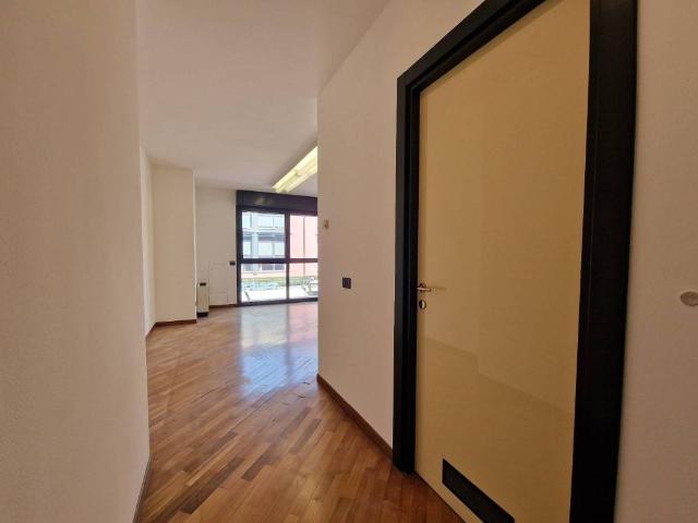 Appartamento in vendita a Centro Est, Serra Riccò