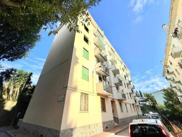 Appartamento in vendita a Sestri Ponente, Genova