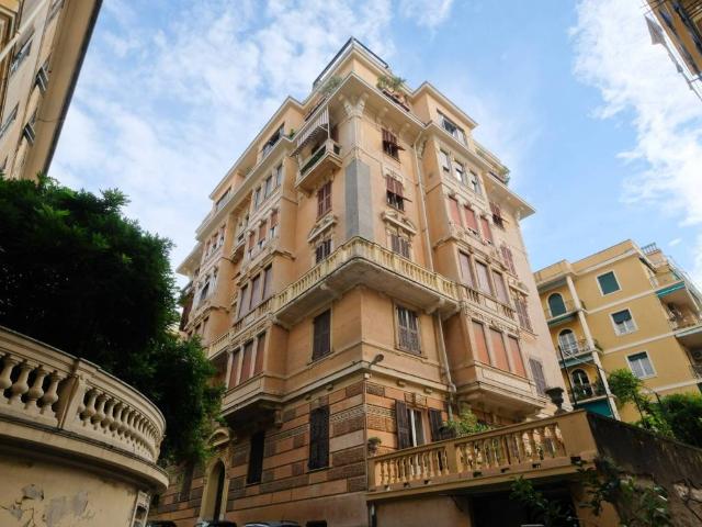 Appartamento in vendita a Albaro, Genova