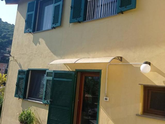 Appartamento in vendita a Borgoratti, Serra Riccò