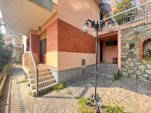 Appartamento in vendita a Centro Est, Serra Riccò