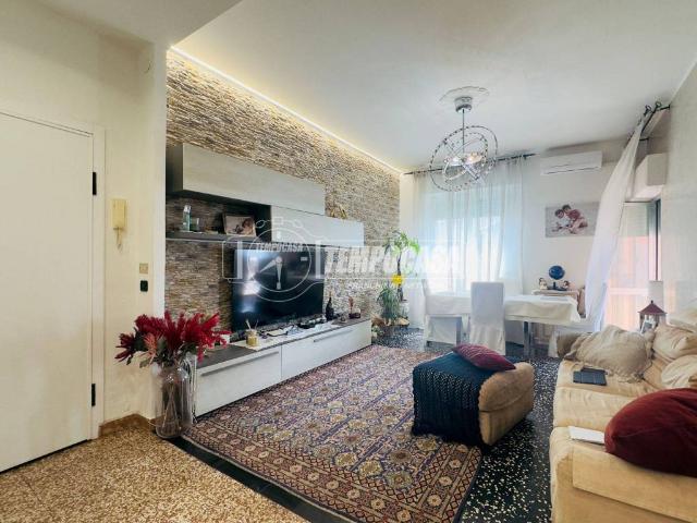 Appartamento in vendita a Centro Ovest, Serra Riccò