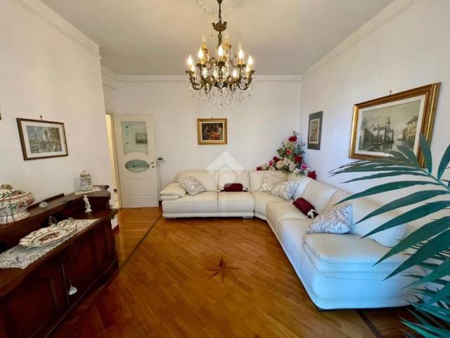 Appartamento in vendita a Cornigliano, Genova