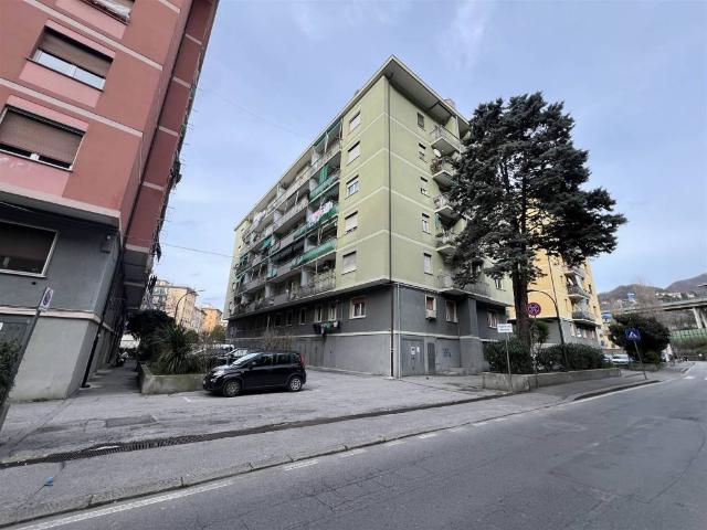 Appartamento in vendita a Bolzaneto, Genova