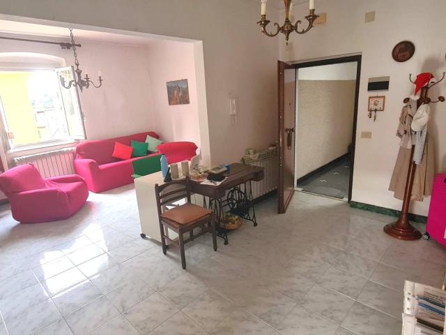 Appartamento in vendita a Centro Ovest, Serra Riccò