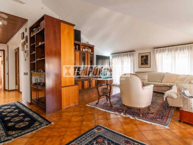 Appartamento in vendita a Gerenzano, Varese