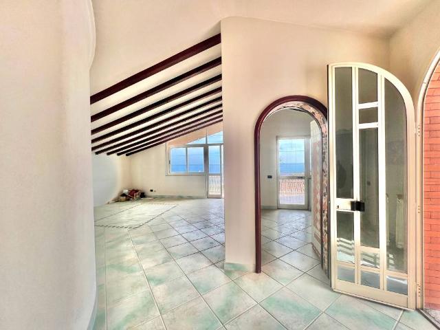 Appartamento in vendita a Giarre, Catania