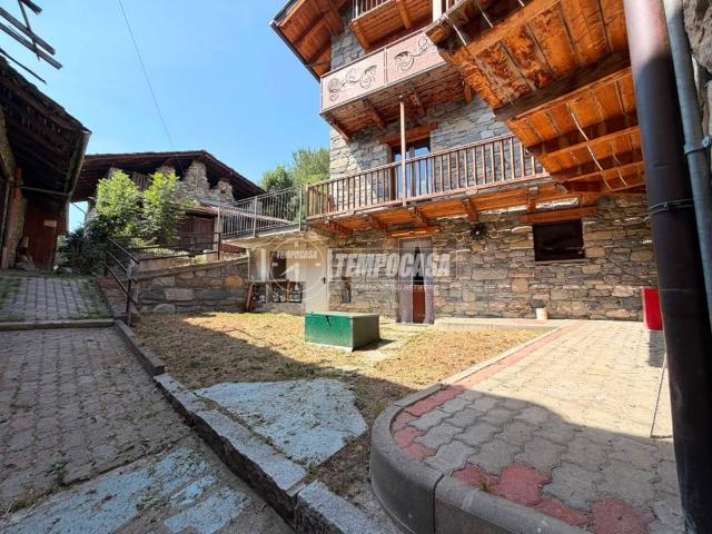 Appartamento in vendita a Gignod, Aosta