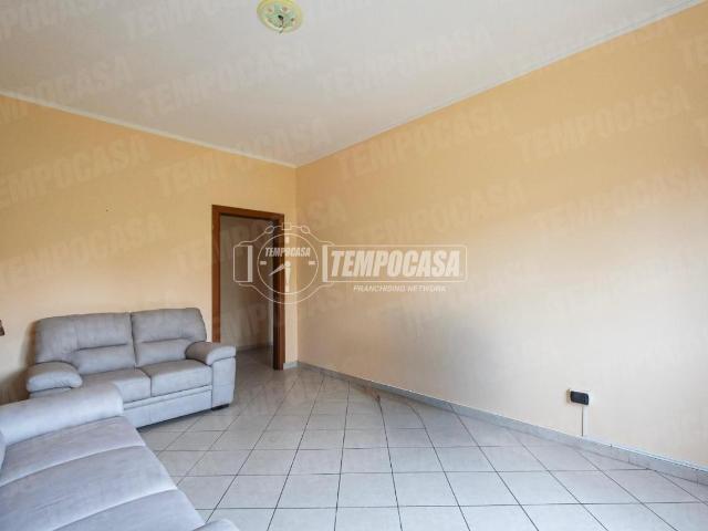 Appartamento in vendita a Giussano, Lombardia