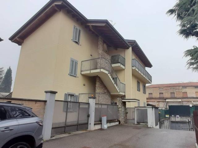 Appartamento in vendita a Giussano, Lombardia