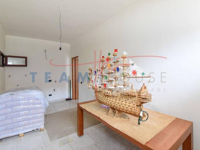 Appartamento in vendita a Giussano, Lombardia