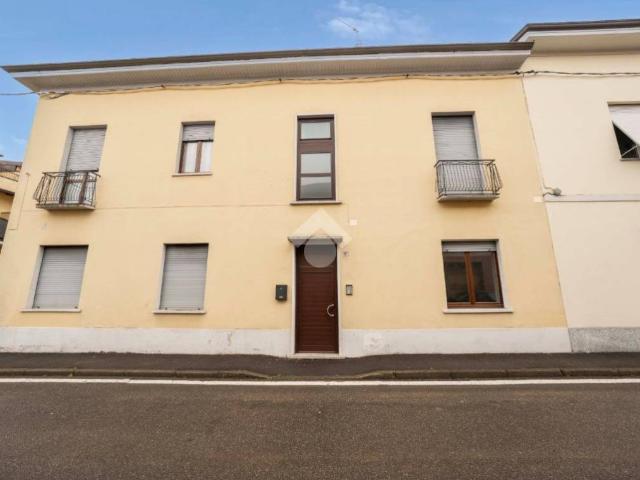Appartamento in vendita a Giussano, Lombardia